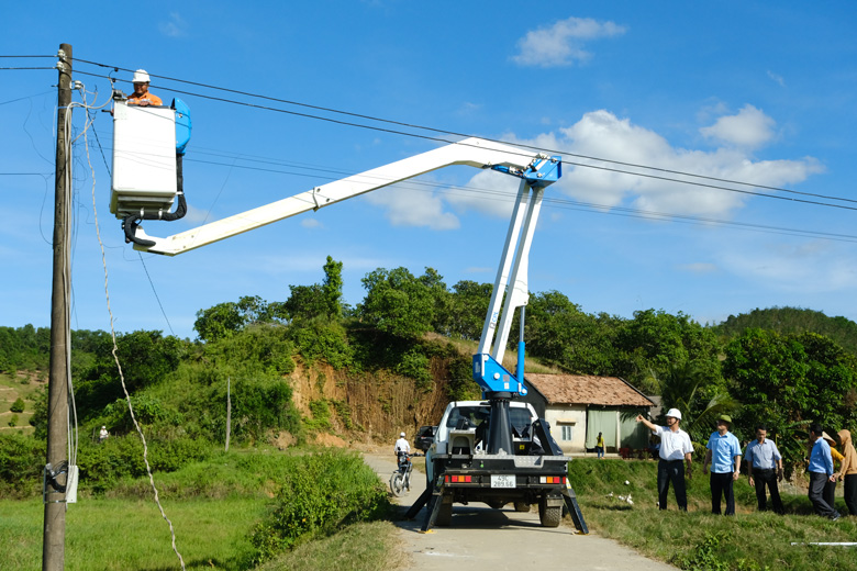 Cát Tiên: Tiếp nhận, sửa chữa và nâng cấp hệ thống lưới điện cho các hộ vùng đồng bào dân tộc thiểu số