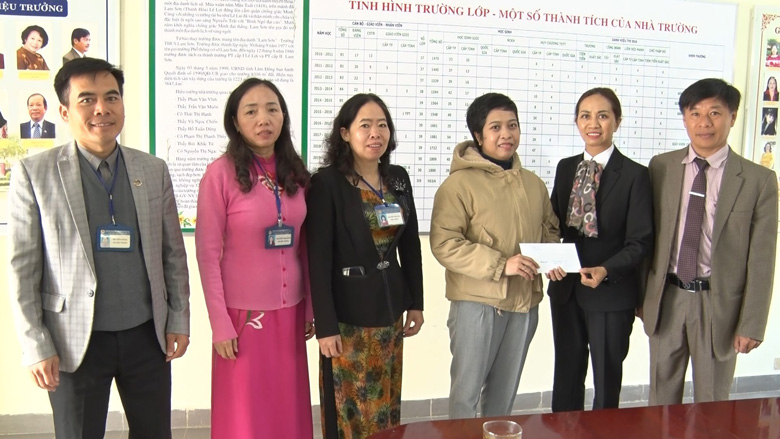 Đà Lạt: Tặng quà cho 8 giáo viên, nhân viên bị bệnh hiểm nghèo và có hoàn cảnh đặc biệt khó khăn