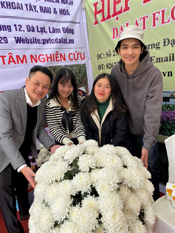 Sản xuất 5 triệu cây giống hoa cúc trắng xuất khẩu