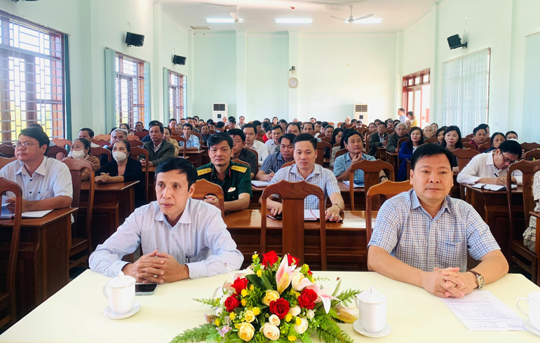 Lãnh đạo cấp uỷ, chính quyền huyện Đạ Tẻh đối thoại trực tiếp với đại diện các tầng lớp nhân dân