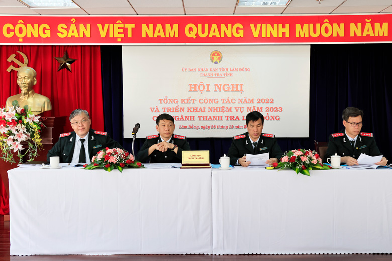 Các đồng chí chủ trì hội nghị
