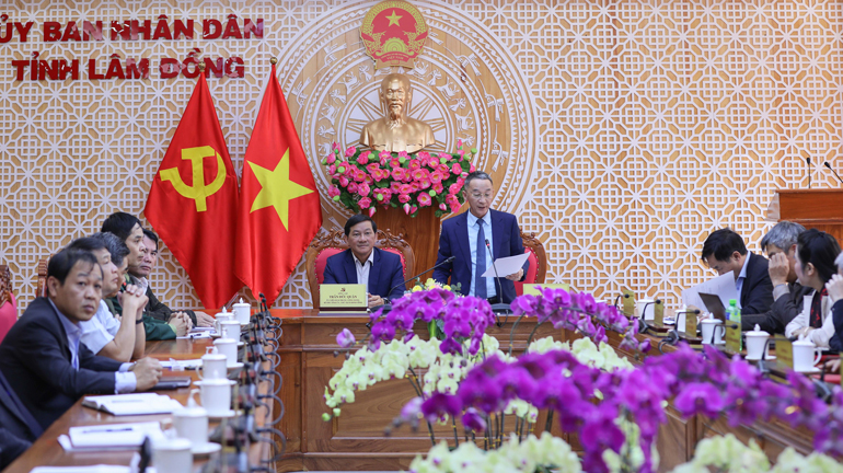 Quang cảnh tại đầu cầu tỉnh Lâm Đồng