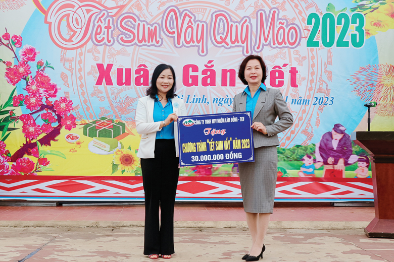 ''Tết sum vầy'' 2023 - Tết của tình thân