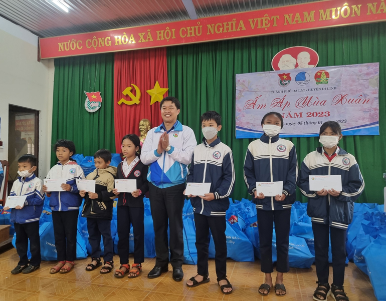 Tổ chức Chương trình Ấm áp mùa xuân tại Di Linh